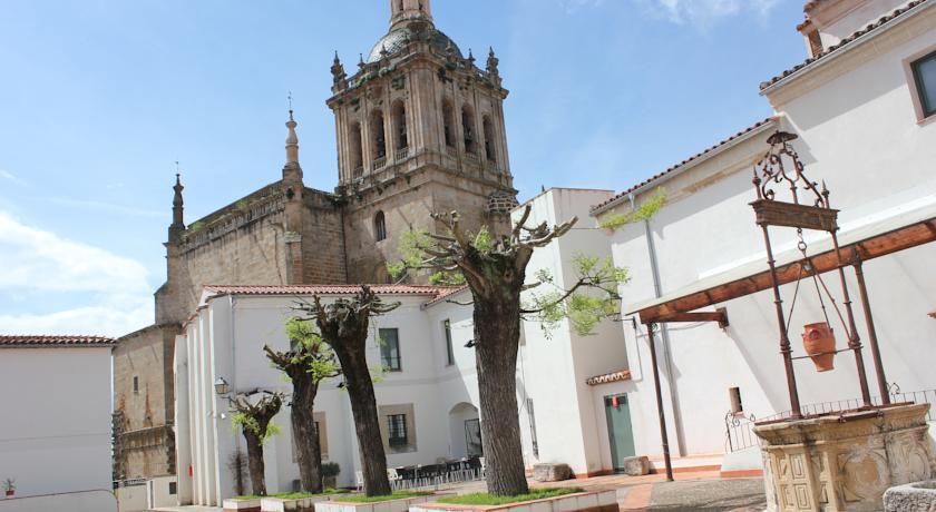 Sumaiya El Palacio Coria Esterno foto